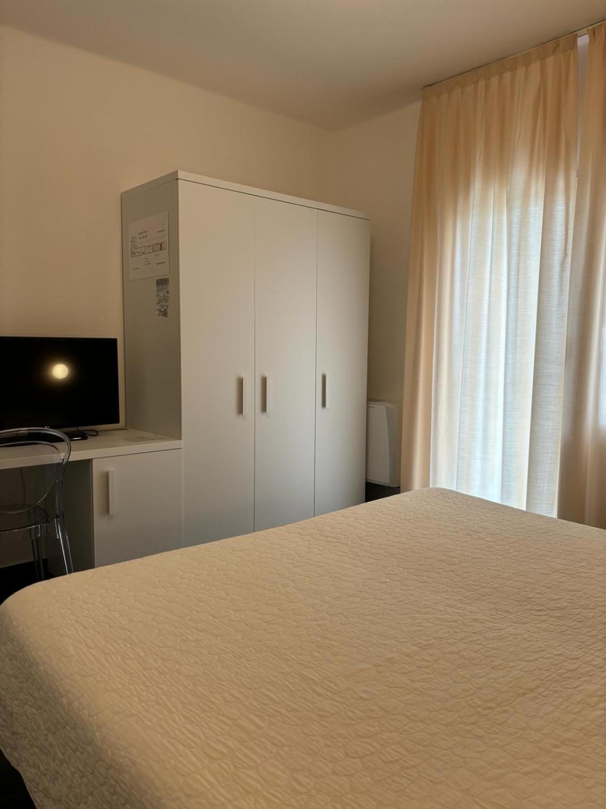 Hotel Delle Rose サン・バルトロメーオ・アル・マーレ エクステリア 写真