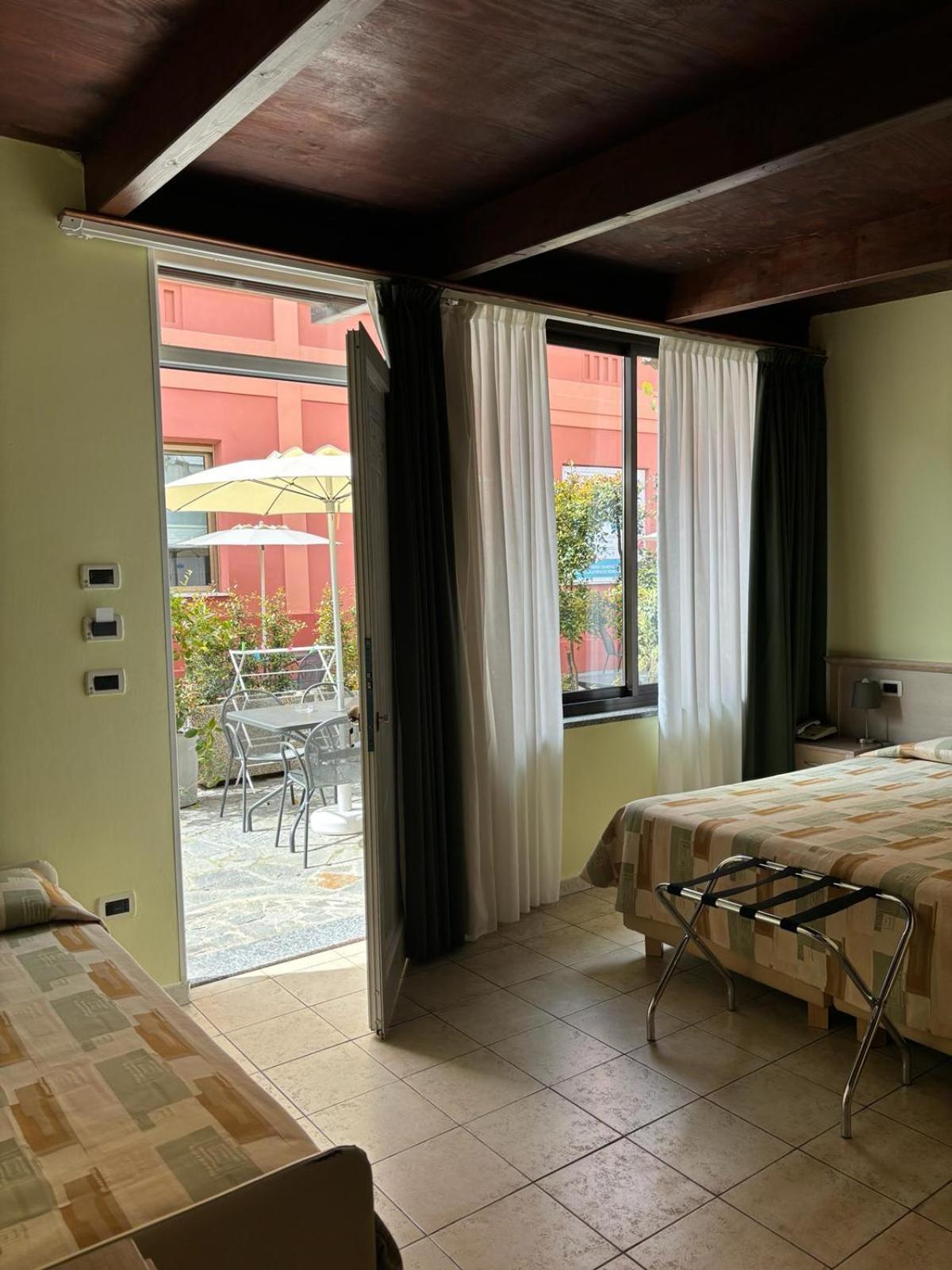 Hotel Delle Rose サン・バルトロメーオ・アル・マーレ エクステリア 写真