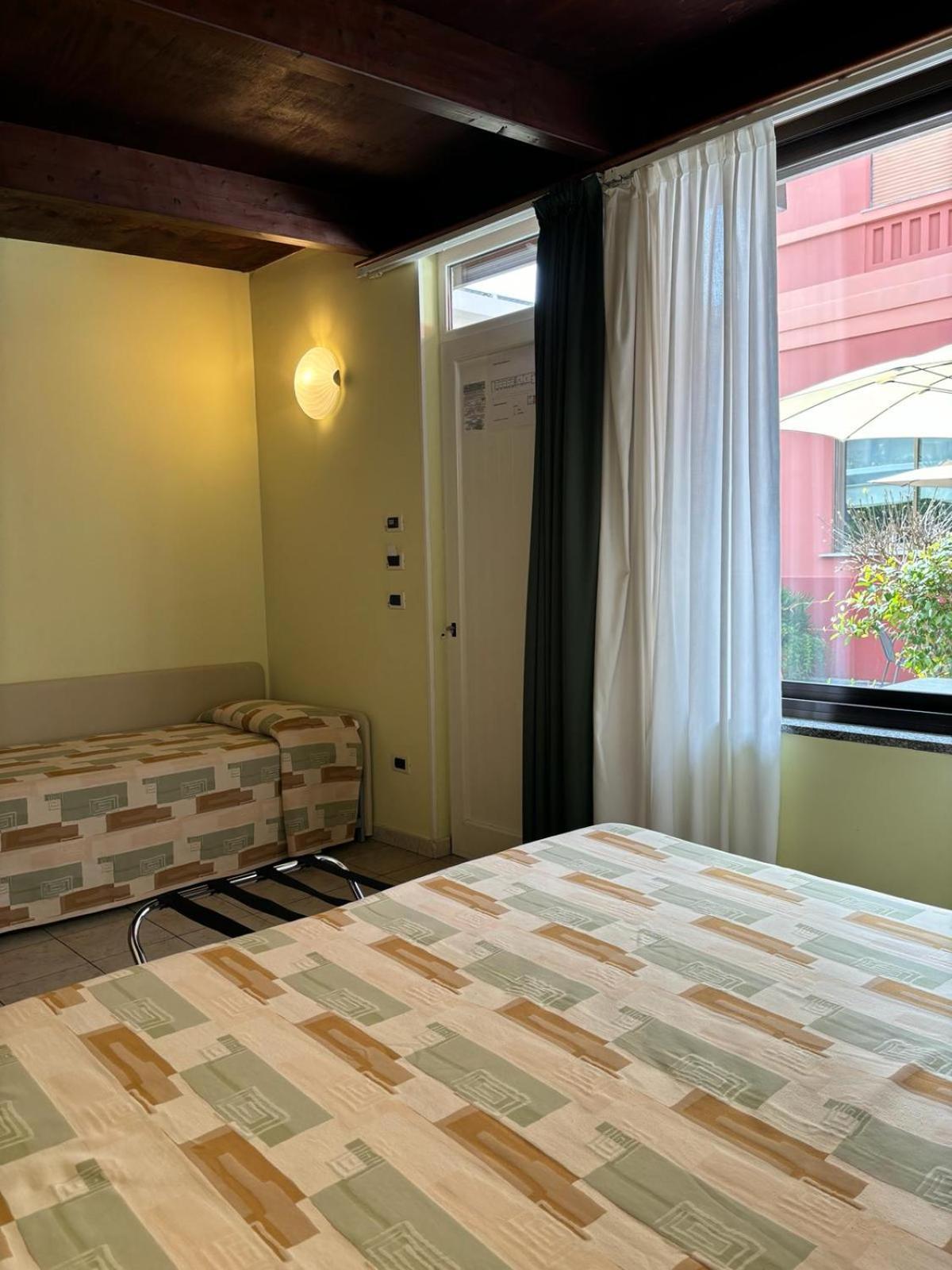 Hotel Delle Rose サン・バルトロメーオ・アル・マーレ エクステリア 写真