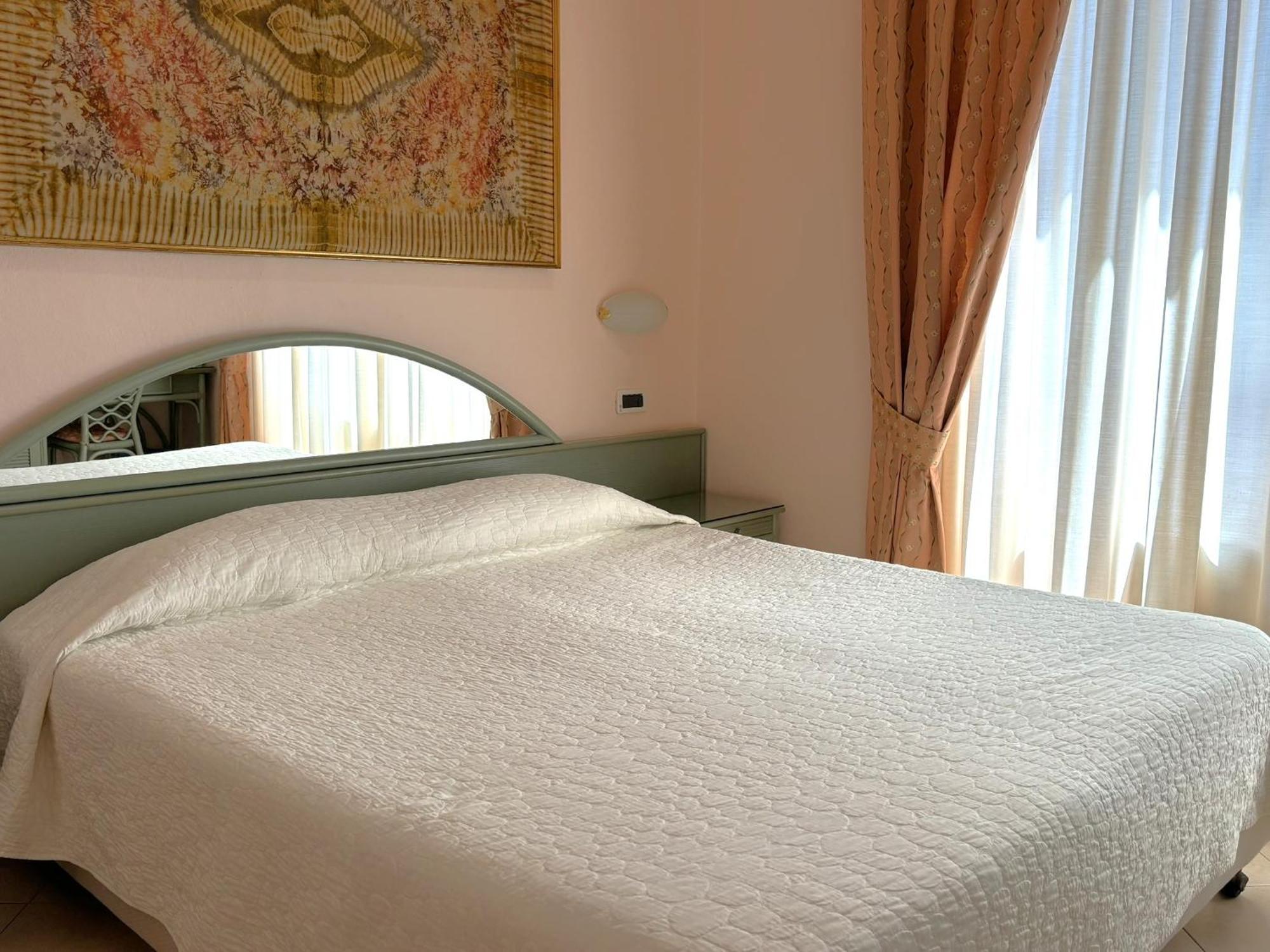 Hotel Delle Rose サン・バルトロメーオ・アル・マーレ エクステリア 写真
